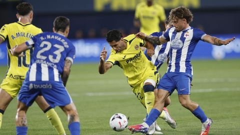 Lance del encuentro entre el Villarreal-Deportivo