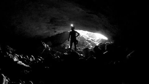 Entrada de la cueva de La Trapa, en Oviedo