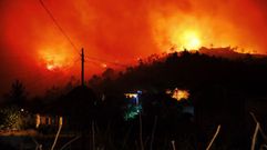 Incendio forestal entre las aldeas de Vilaverde y Barcia (Mel�n) y Santo Estevo de N�voa (Carballeda de Avia)