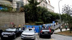 Retenciones y aparcamientos en doble fila a la entrada y salida de los colegios