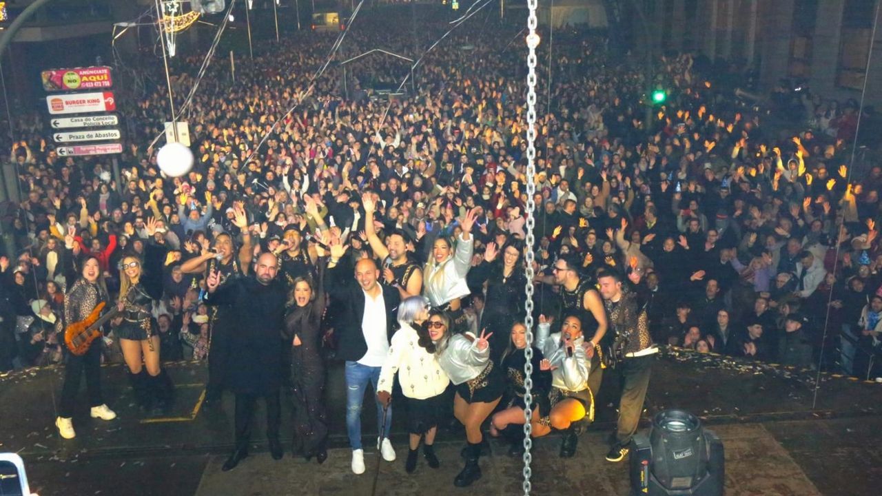 Cerca de 10.000 personas brindan por el nuevo año en la prefiesta de O Porriño