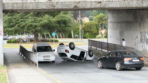 El coche volc bajo el puente de A Cheda