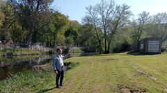 El alcalde de Caldas, Jacobo P�rez, en el entorno de la playa fluvia del Umia