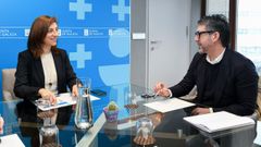 Conselleira de Medio Ambiente e Cambio Clim�tico, �ngeles V�zquez, y el alcalde de Porto do Son, Luis Oujo