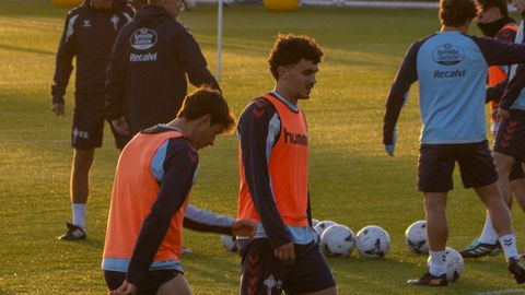 Stefan Bajcetic entr� en la convocatoria tras completar el entrenamiento de este viernes.