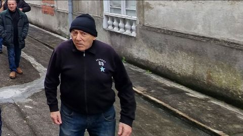 Foto de archivo de una protesta de los inquilinos de las viviendas de la Privada Moderna de Vigo, en la que aparece en primer t�rmino el vecino de 80 a�os al que la Sareb llev� a juicio para desalojarlo