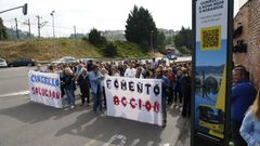 Protesta en la torres de O Pino tras tres meses sin parada de bus urbano