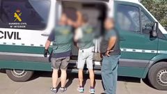 Operaci�n contra el robo de cobre.La Guardia Civil detiene a 39 miembros de una red internacional que rob� 134 kil�metros de cable de cobre y que actu� en Galicia