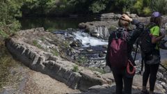 La presa de A Ponte Maceira est� rota desde hace a�os por lo que el cauce del Tambre antes de la presa es m�s bajo de lo que corresponde, incluso con sequ�a