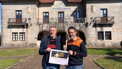 El alcalde, Manuel Mu��o, y el presidente de la Asociaci�n Monte Brondo, David Fern�ndez Blanco.