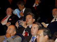 A la conferencia asisten los primeros espadas comunitarios y 300 directivos de empresas.