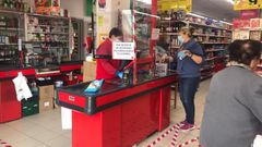 En el Eroski de Xove, en imagen, el aforo m�ximo ha bajado esta semana de 29 a 15 personas