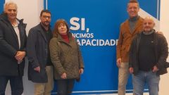 Villar, primero por la izquierda