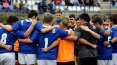 Jordie Barrett (c), jugador de los All Blacks,la selecci�n de rugby de Nueva Zelanda, premio Princesa de Asturias de los Deportes 2017, durante el entrenamiento que los miembros de los All Blacks han mantenido con jugadores de rugby de Asturias, hoy en las instalaciones Municipales de San L�zaro de Oviedo.