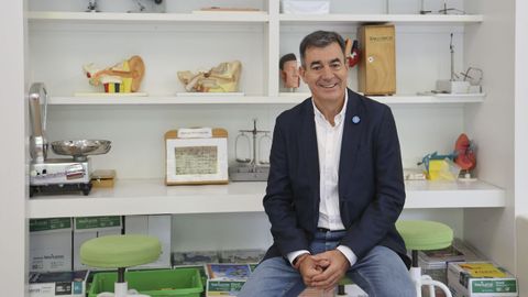 O conselleiro Rom�n Rodr�guez, o venres no CEIP Lamas de Abade de Santiago. 