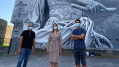 M�ndez, con Repetto e As diante do mural de Julio C�sar