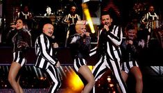 La orquesta Panorama en plena actuaci�n, durante la Gala contra el c�ncer de este a�o. 