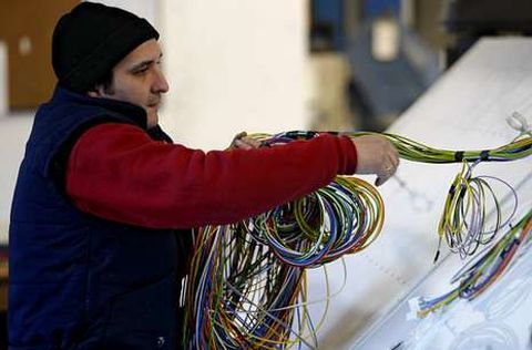 El sector industrial especializado se mantiene como un referente de empleo en Ourense.