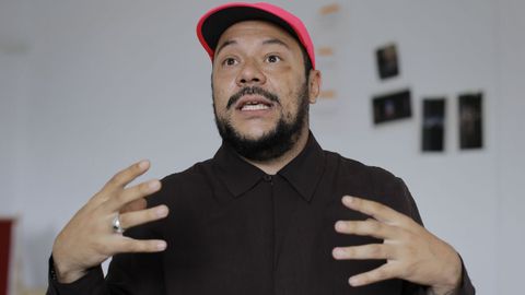 El artista brasile�o Raphael Escobar proyecta crear en A Coru�a la Coral de Sonidos con los silbidos y tarareos de los trabajadores en su d�a a d�a 