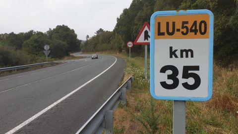 Carretera LU-540 (Viveiro-Cabreiros) a su paso por la parroquia de Roupar 
