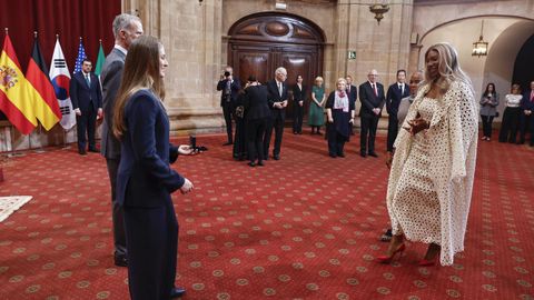  La princesa Leonor entrega una condecoraci�n a la extenista estadounidense Serena Williams, Premio Princesa de Asturias de los Deportes, durante la audiencia a los galardonados con los �Premios Princesa de Asturias 2025