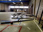 Tras el desmontado de las canastas y el falso techo se inician las reparaciones estructurales. 