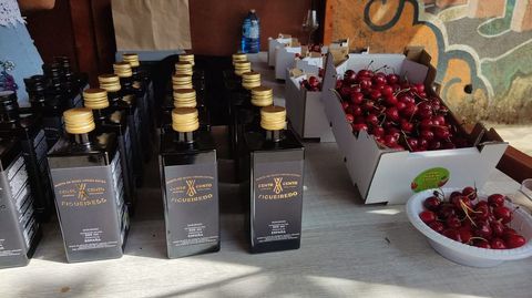 Aceite y cerezas compartieron protagonismo en el certamen de este fin de semana en Ribas de Sil