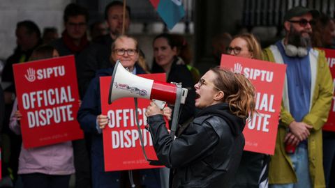 Protesta de los empleados p&uacute;blicos en Dublin este mes de octubre para pedir mejoras salariales al Gobierno.