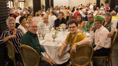 Comida jubilados de Agui�o en restauraci�n Chicolino, Boiro
