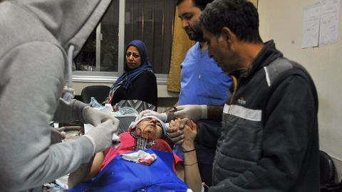 La metralla de un misil israelí golpeó un edificio residencial en el suburbio de Qudsaya, al oeste de Damasco, e hirió a una niña