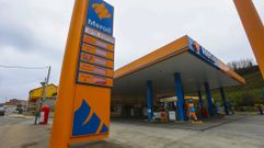 Precios, ayer, en una estaci�n de Coristanco, de las baratas