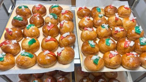 Roscones de Reyes para los pacientes del Hospital San Agust�n de Avil�s