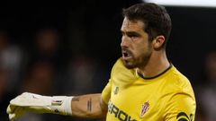 Rub�n Y��ez en el pinchazo del Real Sporting de Gij�n