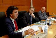 Mart�n Fern�ndez, Evencio Ferrero y Xo�n V�zquez, en el sal�n de plenos, donde se celebr� el encuentro. 