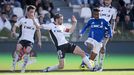 Miguel Atienza ante Hassan, durante el Burgos-Oviedo de la 24/25