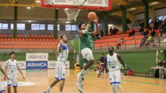 Curtis Larousse en uno de los partidos del Basket Xiria esta temporada