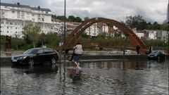 MAREAS VIVAS INUNDAN DE NUEVO EL PASEO DEL MALECON EN BETANZOS.
