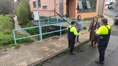 La concejala Ana Lamas visita la limpieza de varios cauces fluviales en la ciudad