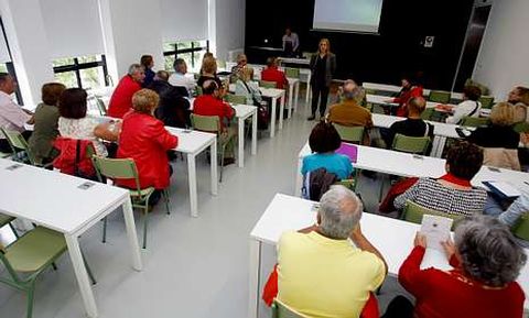 Los alumnos de la Universidad S�nior estrenaron nueva sede en la antigua escuela de Magisterio.