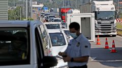 Control en el acceso al puente internacional de Tui en mayo del ao pasado, cuando estaban cerradas las fronteras