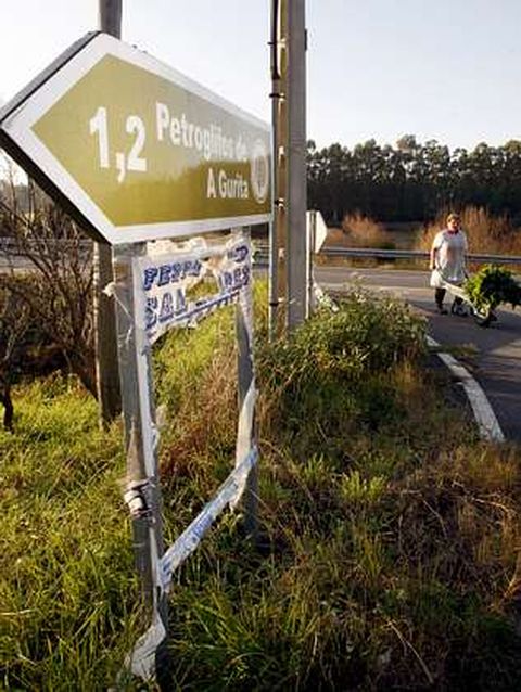 Una seal con cartelera de una fiesta celebrada en verano.