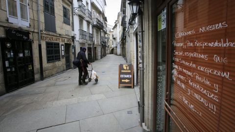 Una calle del centro de Lugo vac�o, en pleno confinamiento por la pandemia de coronavirus