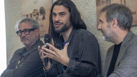El actor Sergi López, el director Oliver Laxe y el productor Xavi Font en la rueda de prensa de presentación de «Sirat» 