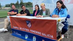 El presidente de Interr�as, Jos� Luis Botana, la concejala de Finanzas de Sanxenxo, Lola Romero, directora general del�Club Atl�tico de Madrid Femenino, y la coordinadora de Interr�as, en la presentaci�n.