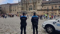 Agentes de la Polic�a Local de Santiago prestan servicio en la plaza del Obradoiro