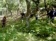 Imagen de la grabaci�n del documental ayer, en la parroquia de Zobra.