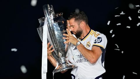 Nacho Fernández.Nacho Fernández con la Champions conquistada por el Real Madrid