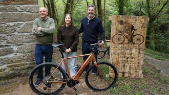 Jes&uacute;s Reboredo, Mar&iacute;a Jos&eacute; Blanco y Fernando Fern&aacute;ndez en la presentaci&oacute;n del II Desaf&iacute;o Gravel BTT Ulla Tambre