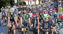 El paso del pelot�n oblig� a cortar el tr�fico moment�neamente en viales estrat�gicos como la avenida de Barra�a, que los ciclistas enfilaron rumbo a Cabo. 