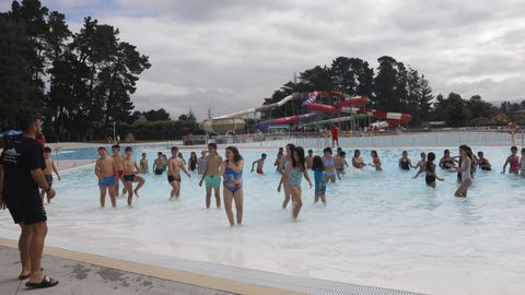 Una clase de aerbic acutico ayud a los nios a entrar en calor